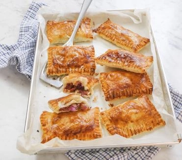 Blaetterteigtaschen-Zwiebel-Kaese-Fuellung.jpg